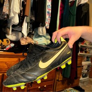 Men’s Nike Tempo soccer cleats size 10.5